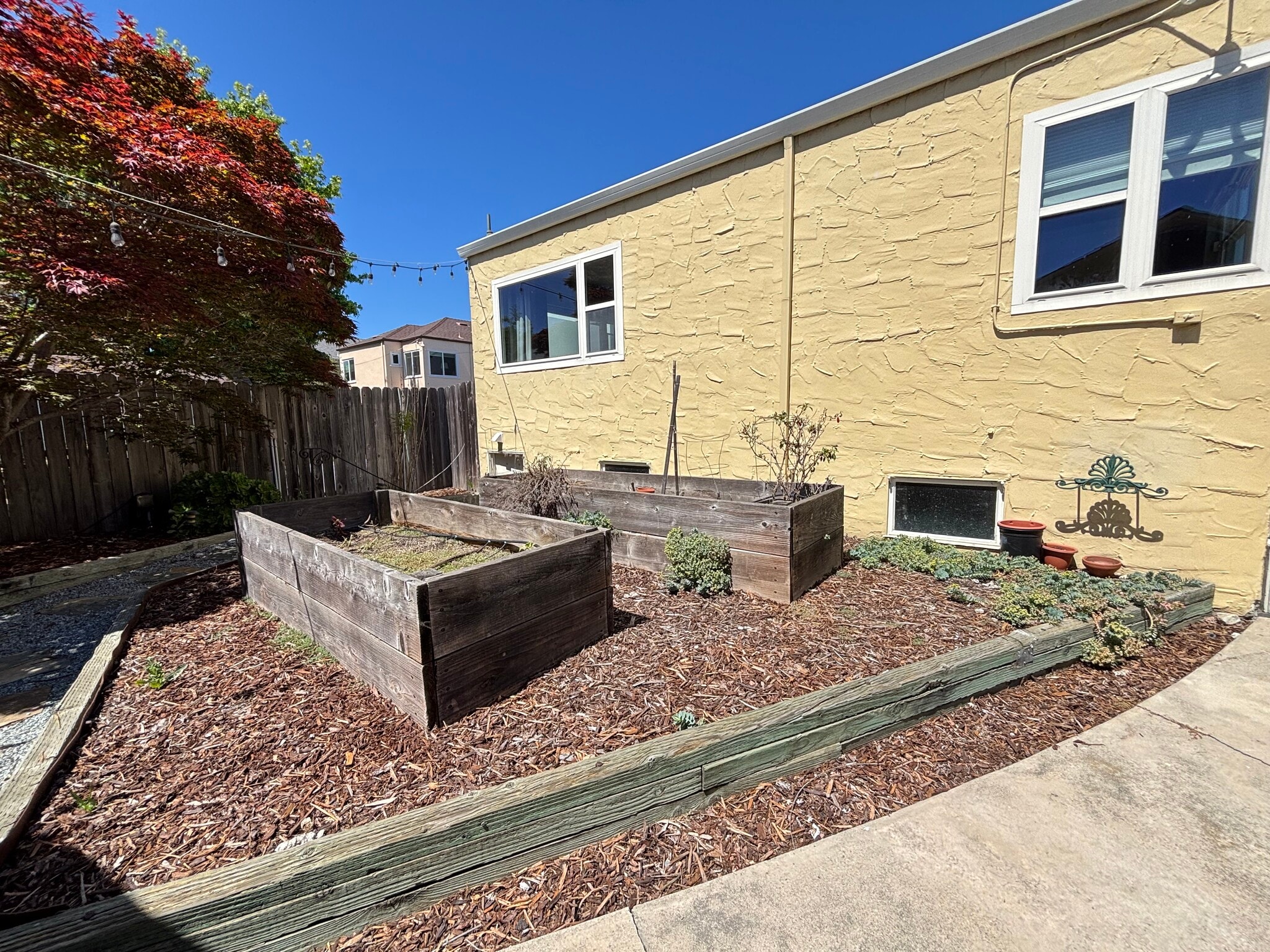 Building Photo - 5875 Picardy Dr