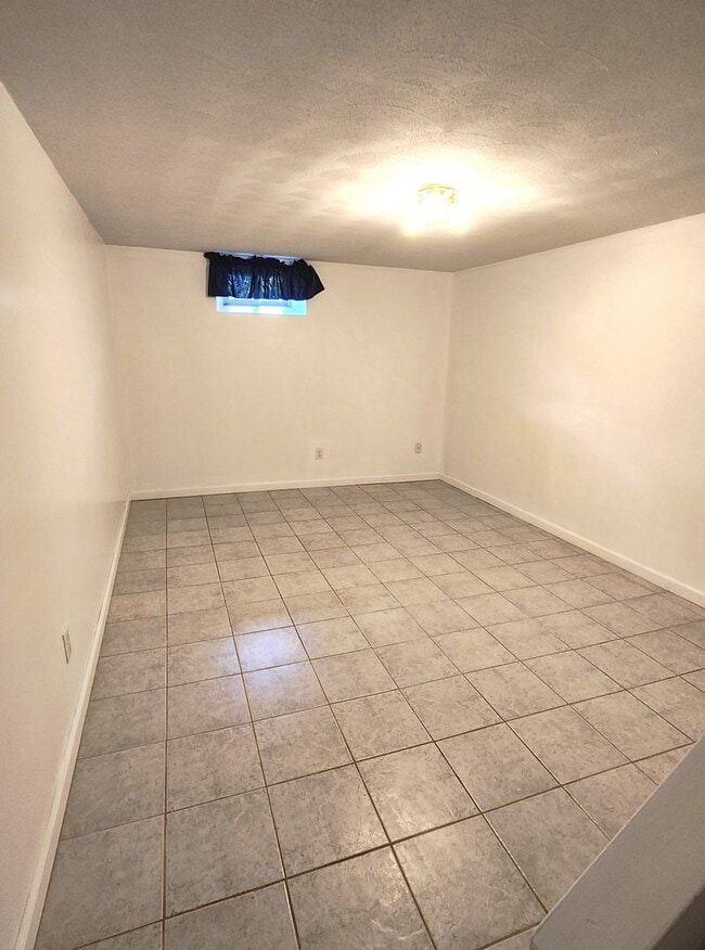 Building Photo - **West Warwick/Cowesett Single Family - $2...