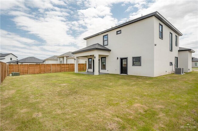 Building Photo - 1711 Lago Delton