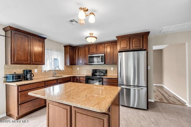 Building Photo - 24 Liberta Dr