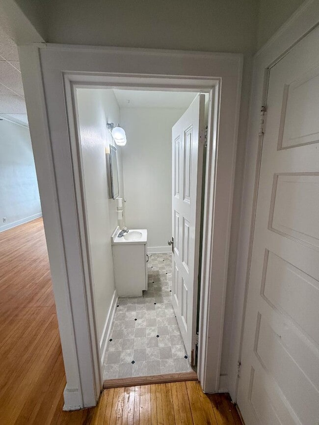 Building Photo - 10 1/2 N Minnesota St