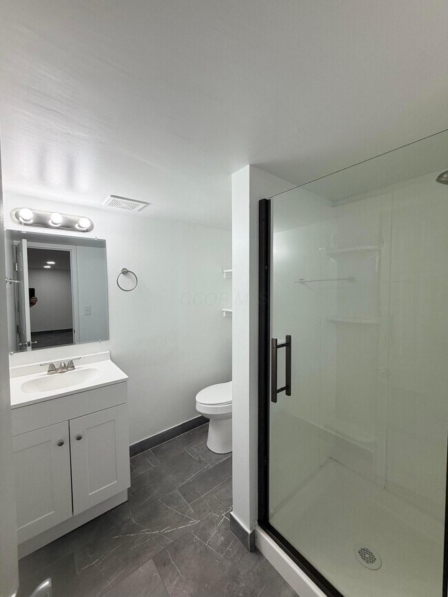 Building Photo - 672 Sheridan Ave