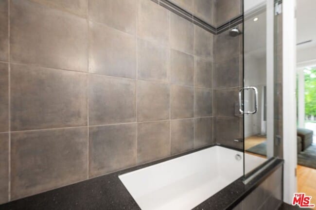 Building Photo - 429 N Lucerne Blvd