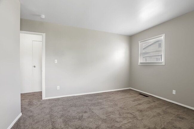 Building Photo - Cozy Ranch Home 30 Night Min Quiet Reynoldsburg