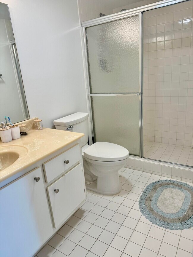 Building Photo - 1904 Bermuda Cir