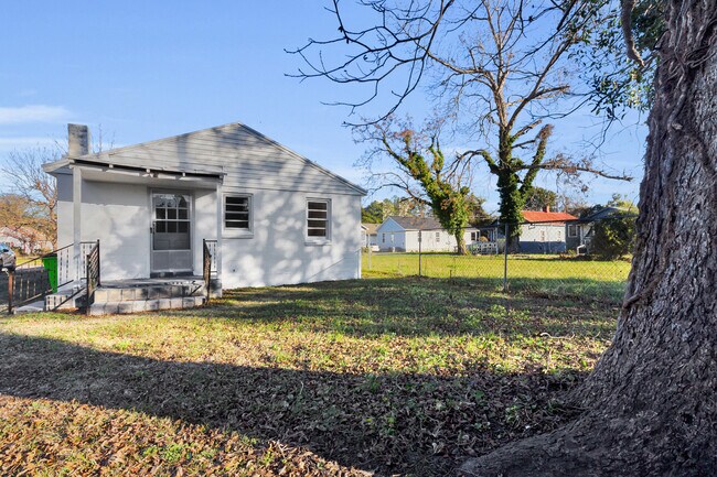 Building Photo - 211 Lawson St