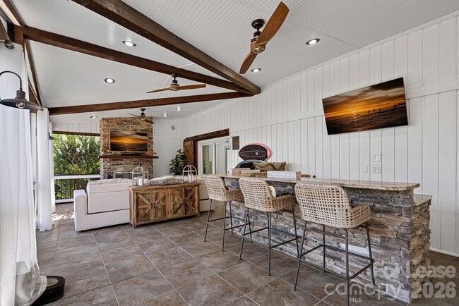 Building Photo - 18026 Whispering Oaks Dr