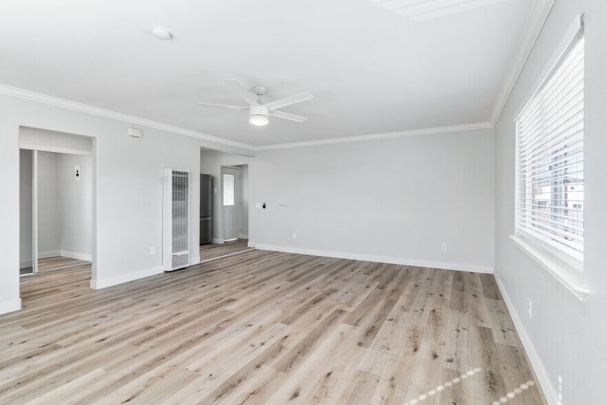 Building Photo - 2884 La Salle Ave