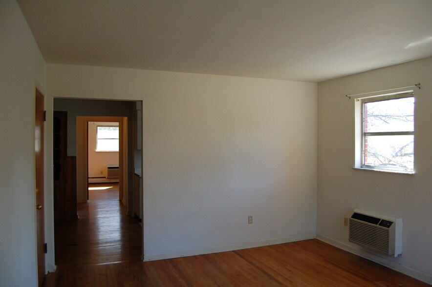Building Photo - 2927 Linwood Ave