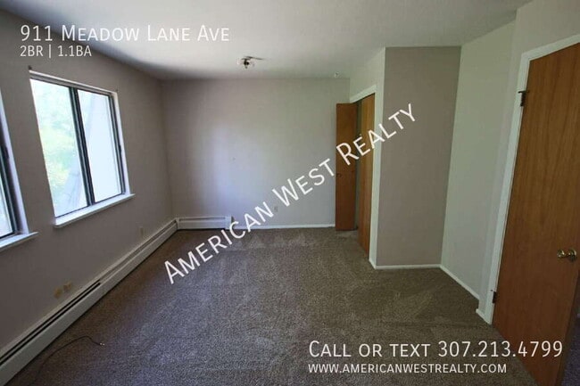 Building Photo - 911 Meadow Ln Ave