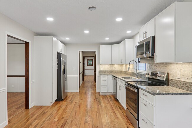 Building Photo - 5 Timothy Ln