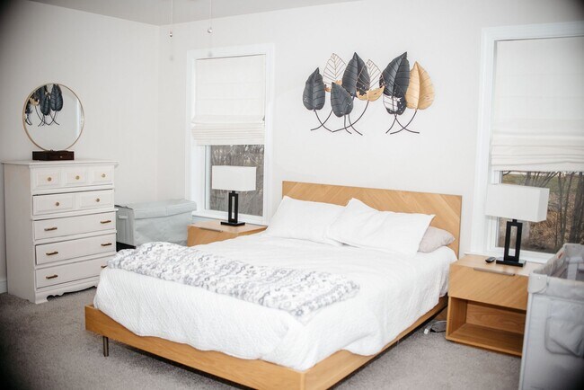 Building Photo - 220 Callie Dr