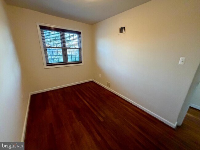 Building Photo - 3765 Mark Dr