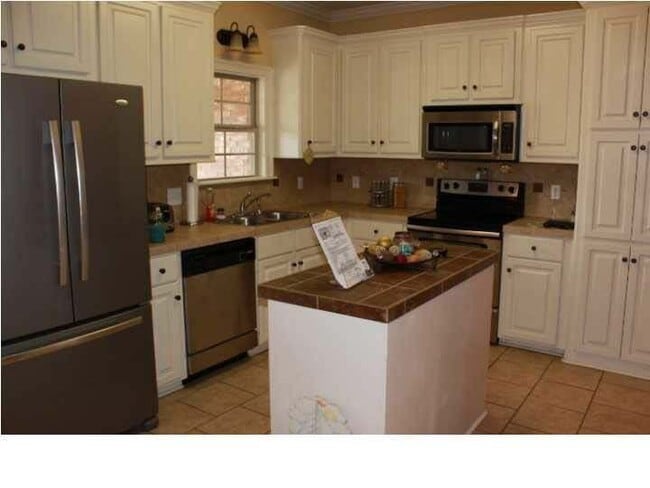 Building Photo - 614 Oak Park Cir