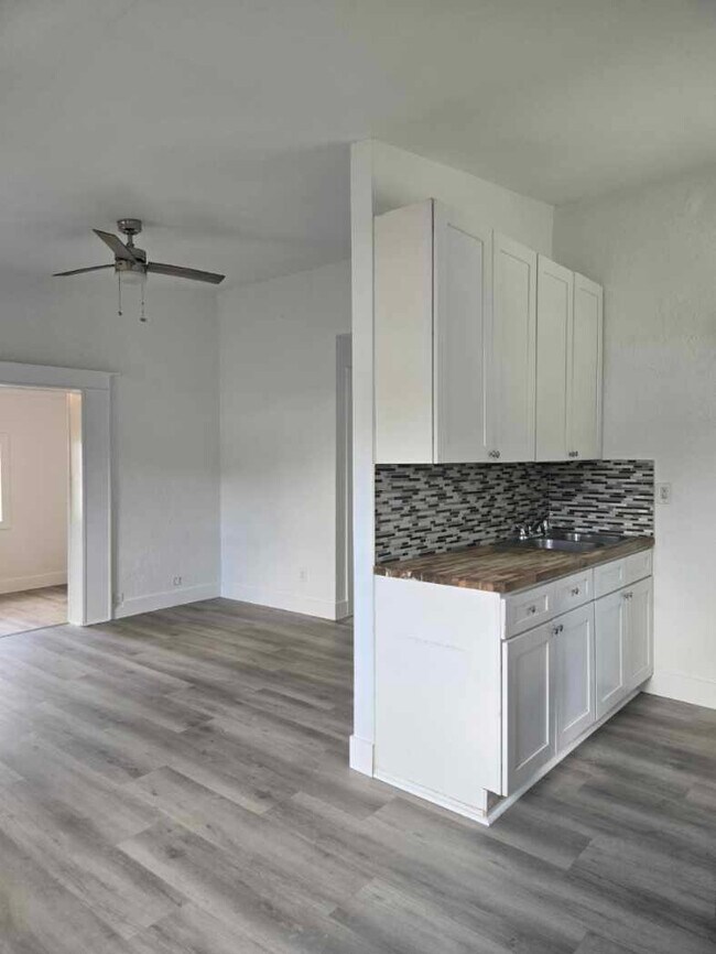 Building Photo - 3827 Eve Dr W