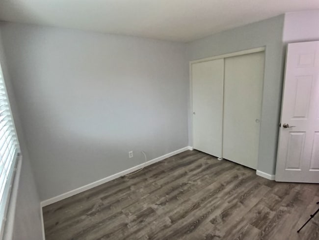 Building Photo - 41925 W Sunland Dr