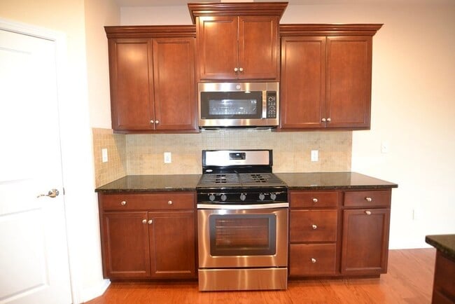 Building Photo - 8 Spicebush Ct