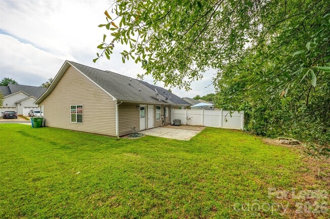 Building Photo - 410 Danielle Way