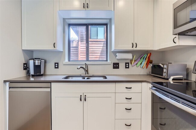 Building Photo - Cozy 2 BDR Home in Boulder with Hot Tub