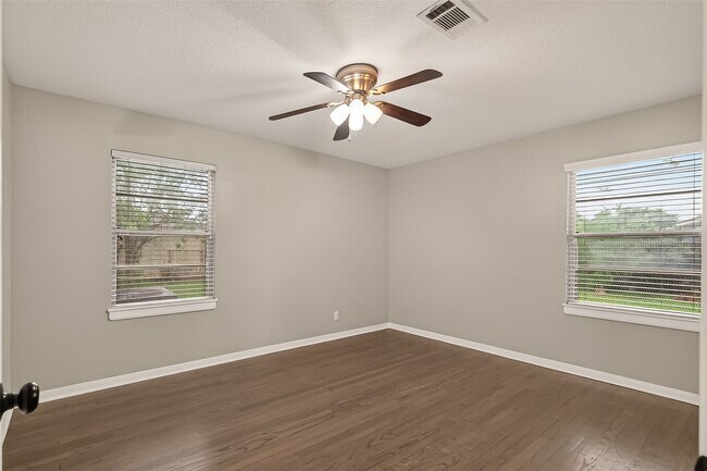 Building Photo - 514 Evonne St