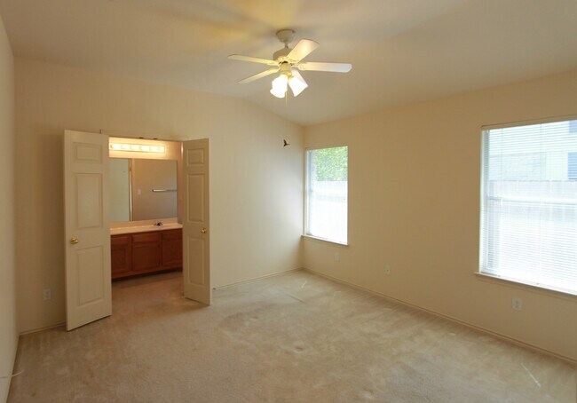 Building Photo - 3 Bedroom, 2 Bath Home in Cedar Park