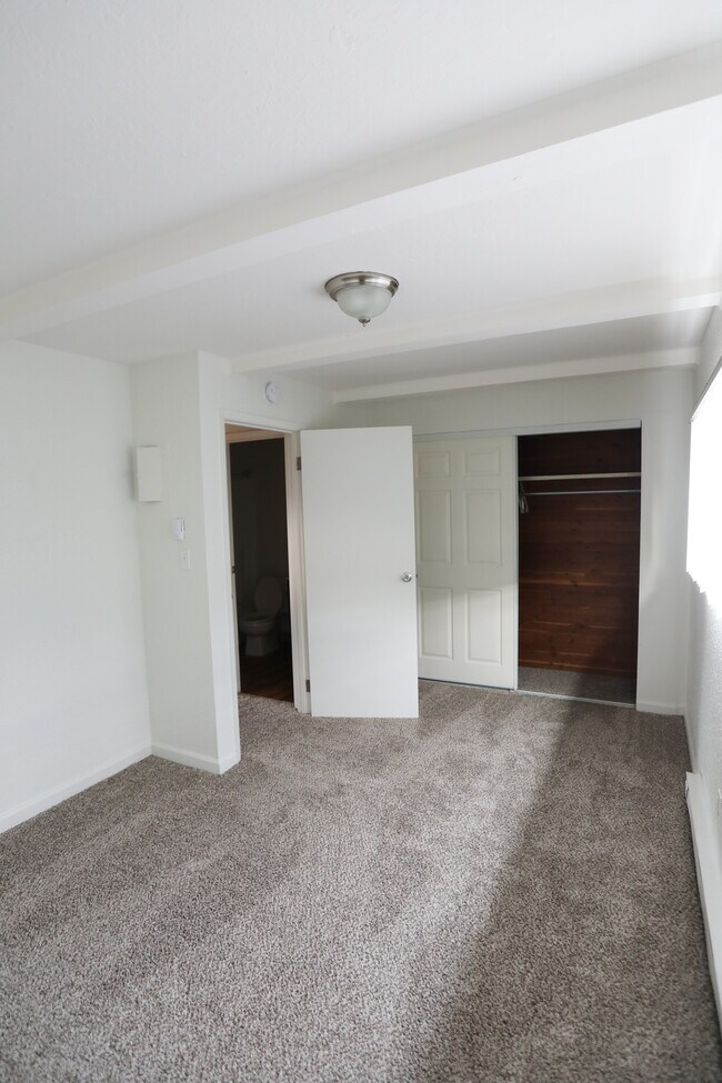 Building Photo - 12520 SE Stark St