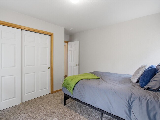 Building Photo - 117 Spruce Trail