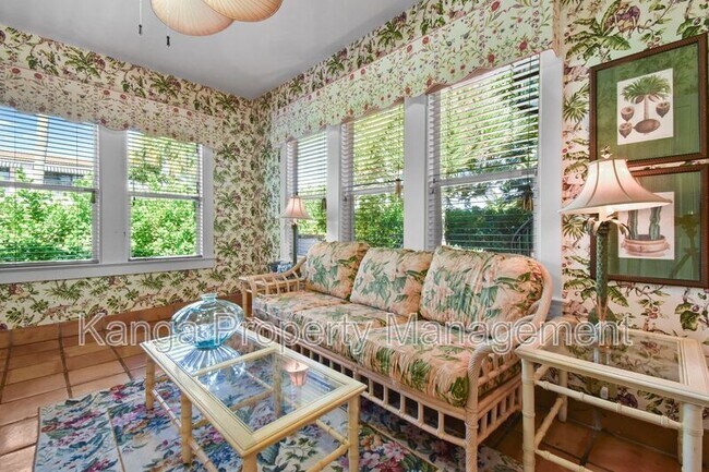 Building Photo - 194 Almeria Rd