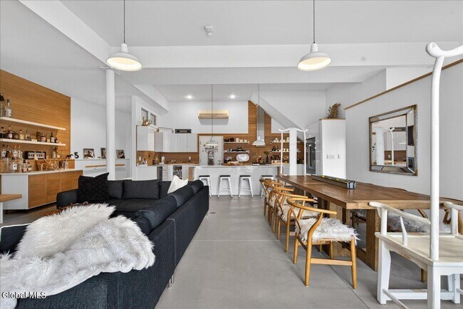 Building Photo - 5 Swanner Ln