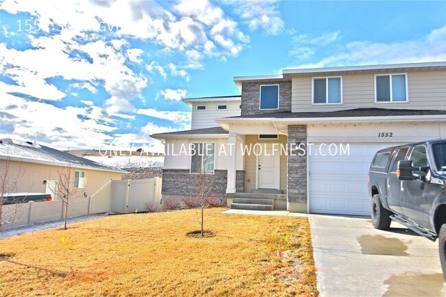 Building Photo - Spacious 4 Bedroom Santaquin Home!