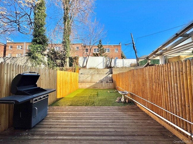 Building Photo - 42-27 214th Pl