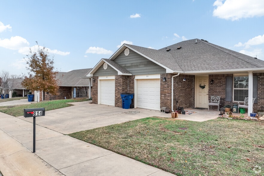 Building Photo - Cottage Park Guthrie