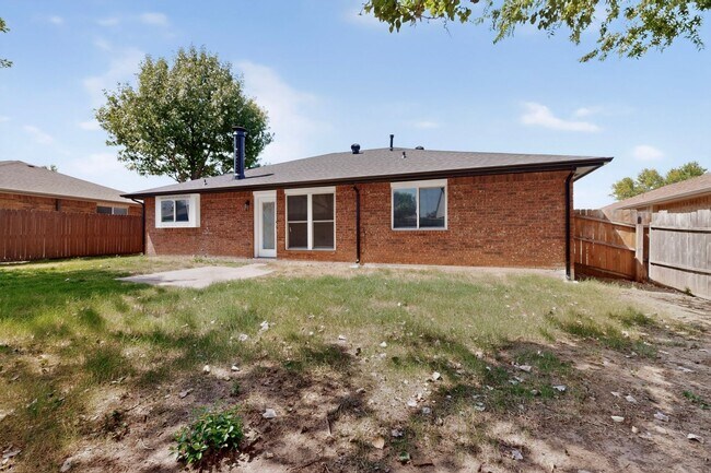 Building Photo - Gem In Flower Mound Waiting On You!!!