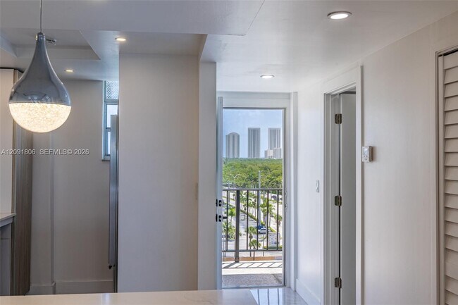 Building Photo - 2903 N Miami Beach Blvd