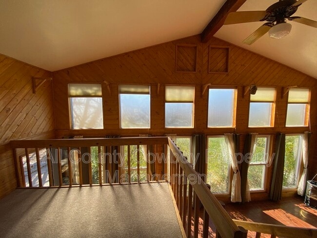 Building Photo - 1514 E Symons St