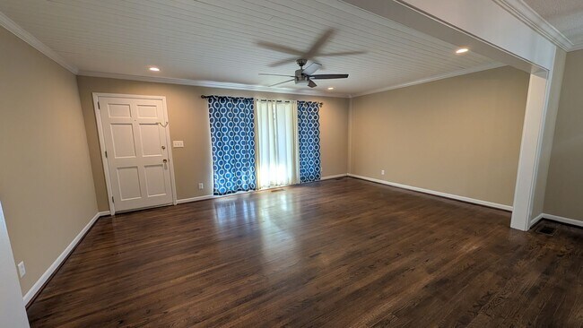 Building Photo - Spacious 4BR Home in Gardendale – Flexible Layout & Massive Backyard!