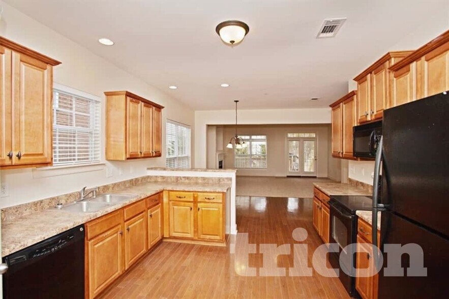 Building Photo - 500 Dante Ranch Ln