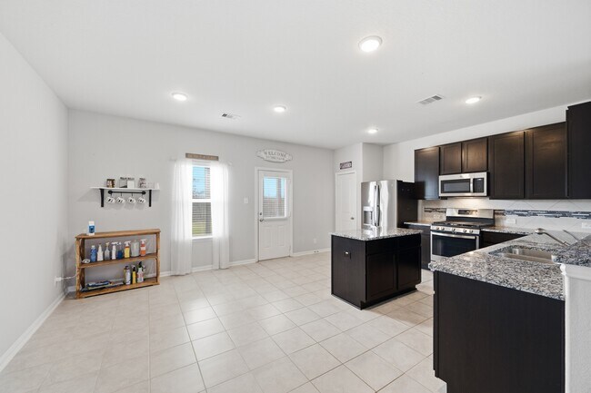 Building Photo - 10402 Matterhorn Dr