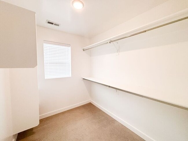 Building Photo - Stunning and Spacious 3BR 3BA Townhouse w/ Quartz Kitchen + Garage Parking + Modern Finishes in E...