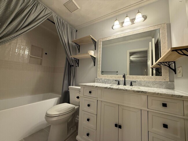 Building Photo - Welcome to this stunning 3-bedroom, 2.5-ba...