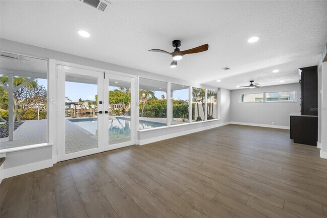 Building Photo - 1029 Bal Harbour Dr
