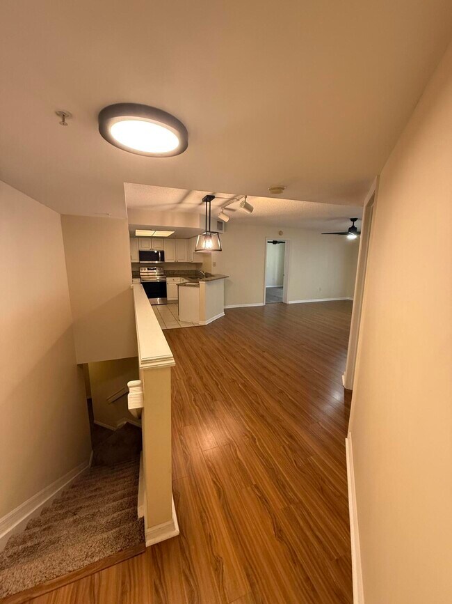 Building Photo - 1100 Crestwood Ct S