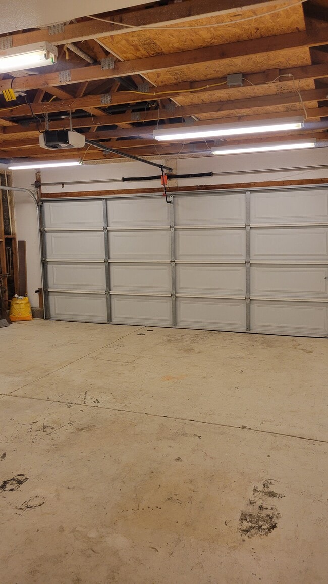 Building Photo - 32850 Sandalwood Ln