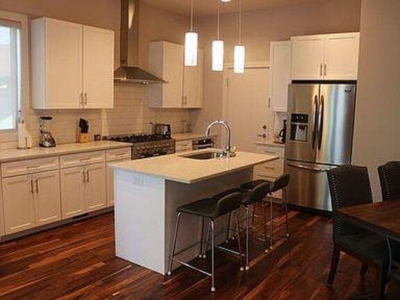 Building Photo - 927 13th Ave S