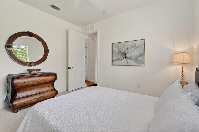 Building Photo - 425 SW Talquin Ln