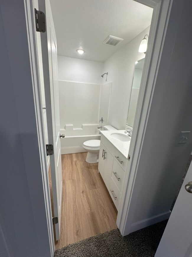 Building Photo - 33 N 460 W