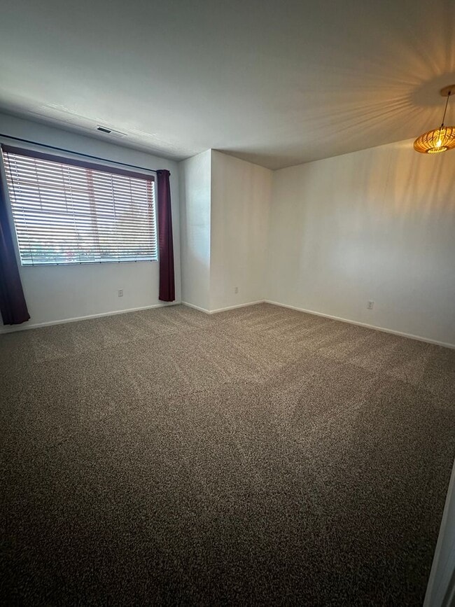 Building Photo - Gorgeous 4 Bedroom Lake Stevens Home in Cr...