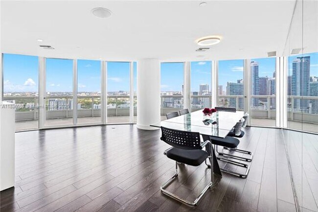 Building Photo - 1643 Brickell Ave