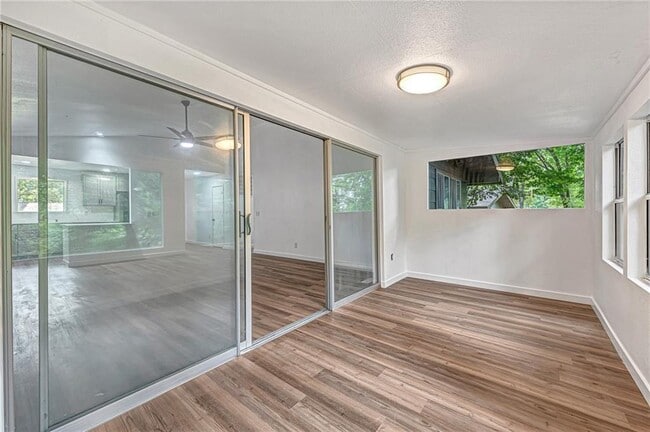 Building Photo - 6 Brompton Dr