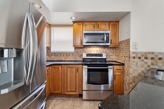 Building Photo - Venetian Place - 612